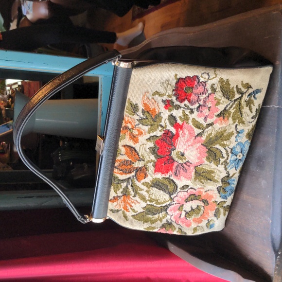 Vintage Handbags - Vintage Tapestry Purse/Handbag